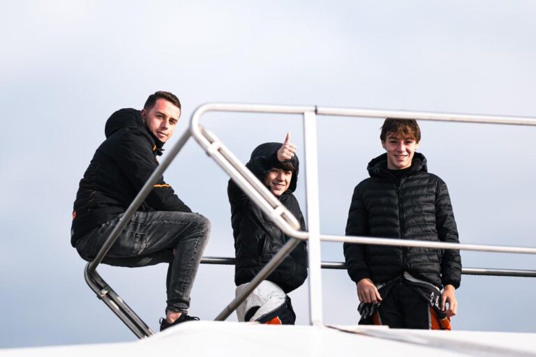 Guilherme e Rafael com o coach Erick Lutum (KMCom / Matteo Segato)