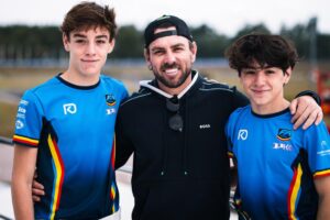 Rafael e Guilherme ao lado do pai (KMCom / Matteo Segato)
